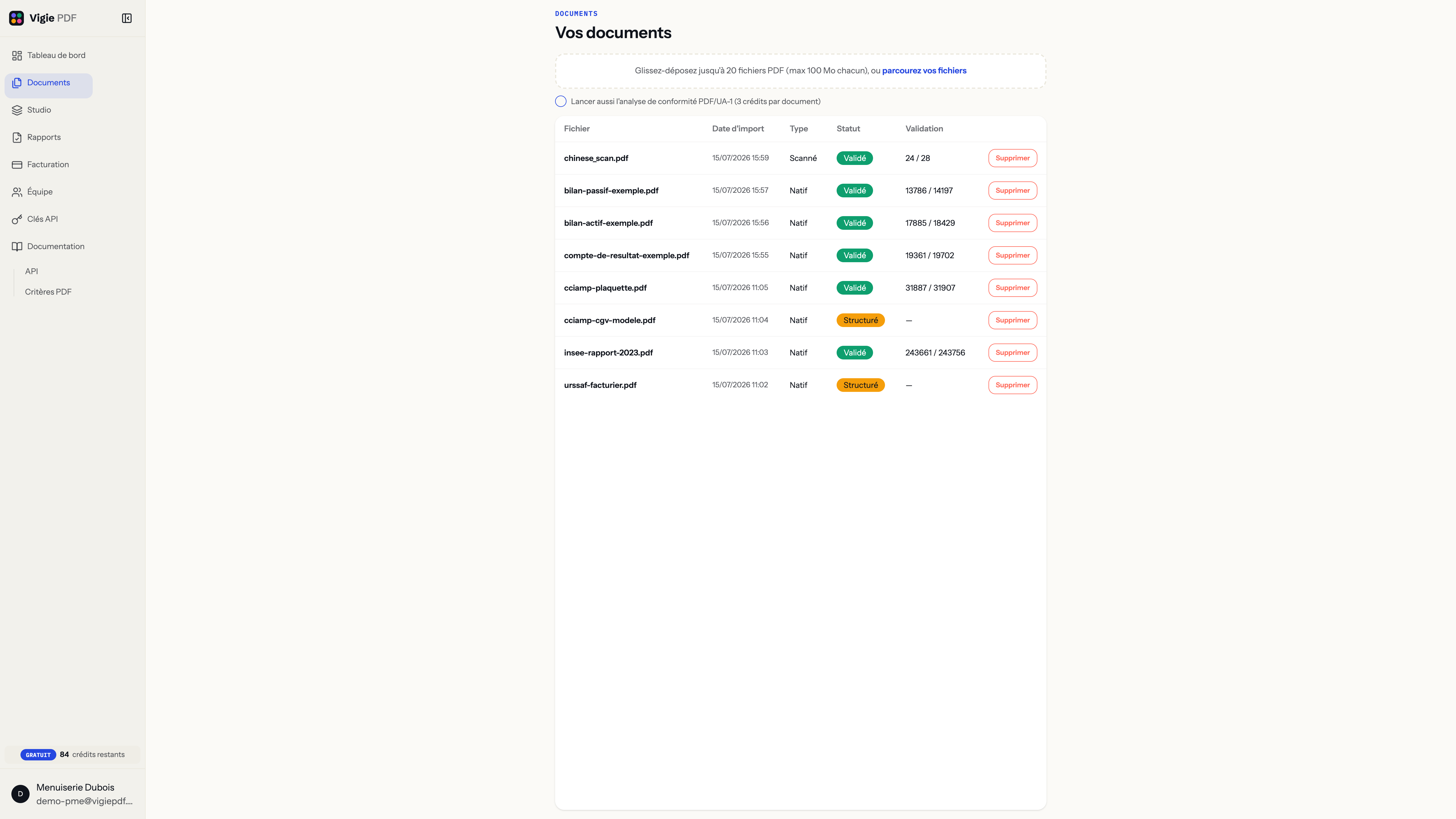 Liste des documents dans Vigie PDF : huit PDF déposés (facturiers, bilans, rapport, CGV, plaquette), chacun avec son statut Structuré ou Validé visible directement dans le tableau